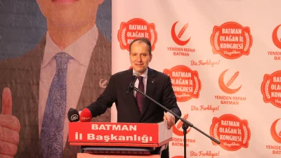  Fatih Erbakan, Batman’da partisinin il kongresine katılarak adalet, birlik