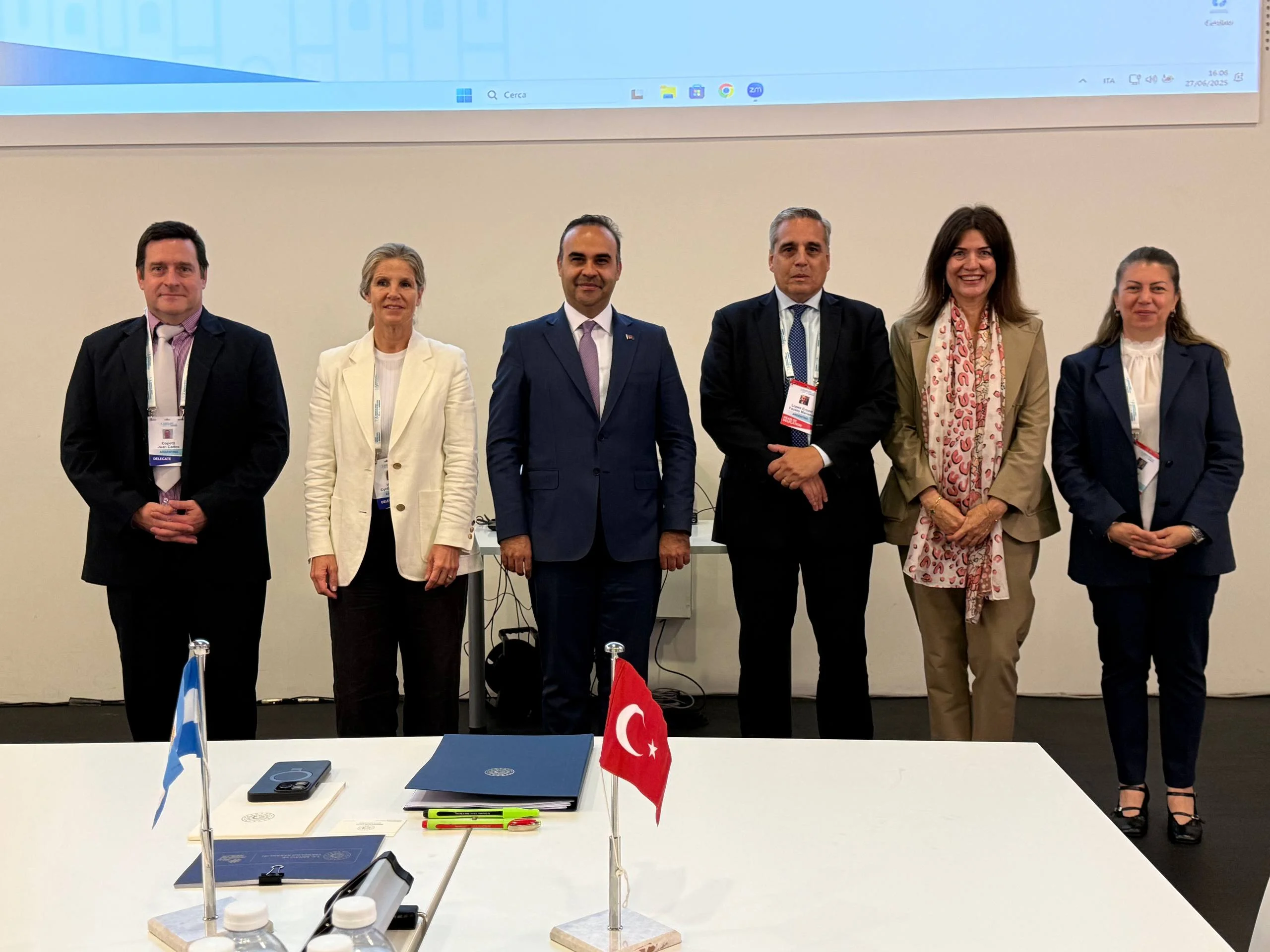 Bakan Kacır, Türkiye'nin Antarktika’da bilimsel üs kurarak danışman ülke statüsü