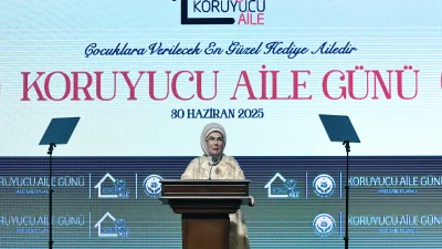  Emine Erdoğan, koruyucu ailelerin toplumun vicdanı olduğunu vurgulayarak sistemin