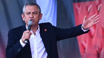 CHP lideri Özgür Özel, Antalya mitinginde yaptığı konuşmada, partisinin halkla
