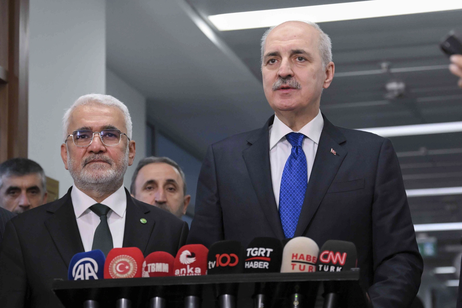 Numan Kurtulmuş, Meclis’te HÜDA PAR Genel Başkanı Yapıcıoğlu’nu ziyaret etti,