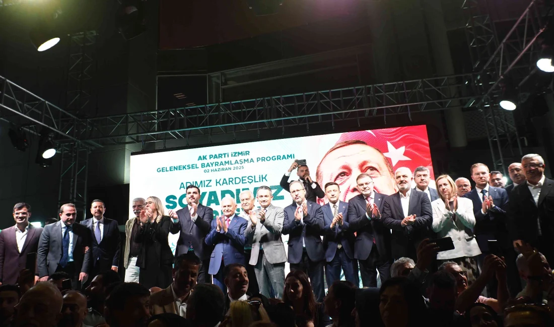 AK Parti Genel Sekreteri Eyyüp Kadir İnan, İzmir’de yaşanan çöp