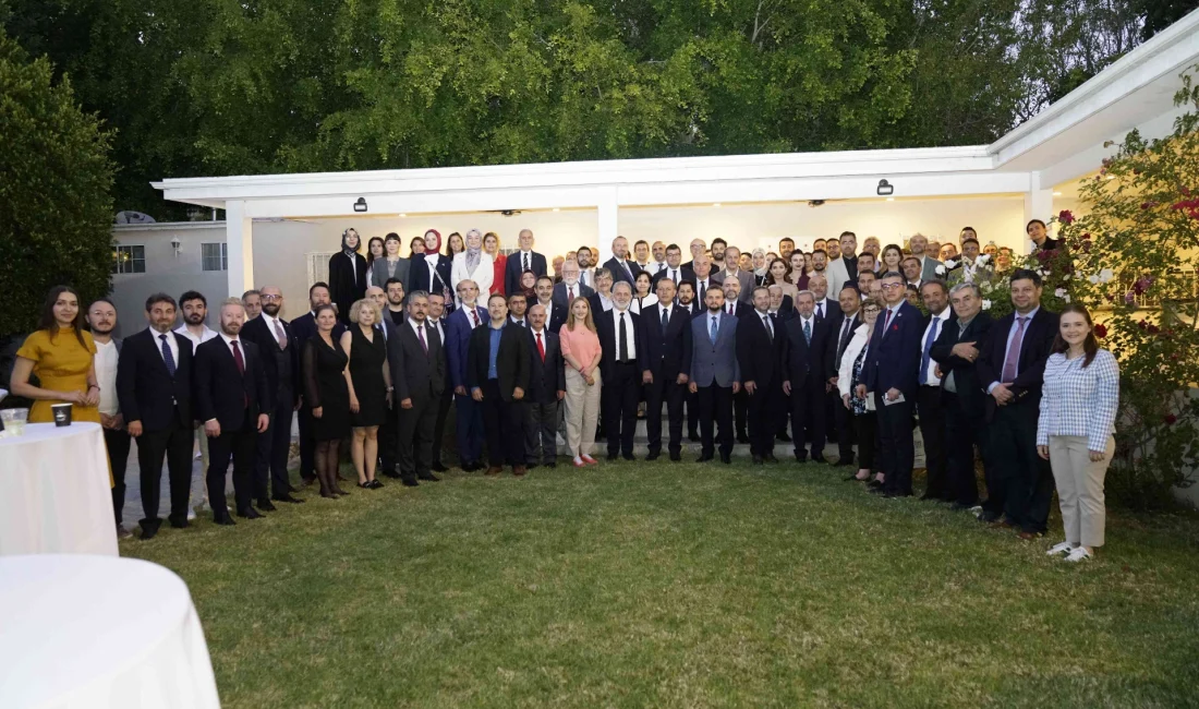 Los Angeles Başkonsolosu Kuzum, Türk Akademisyenlerle Buluştu NAFSA Fuarı’nın ardından Los Angeles Başkonsolosu Sinan Kuzum, Türk akademisyenlerle