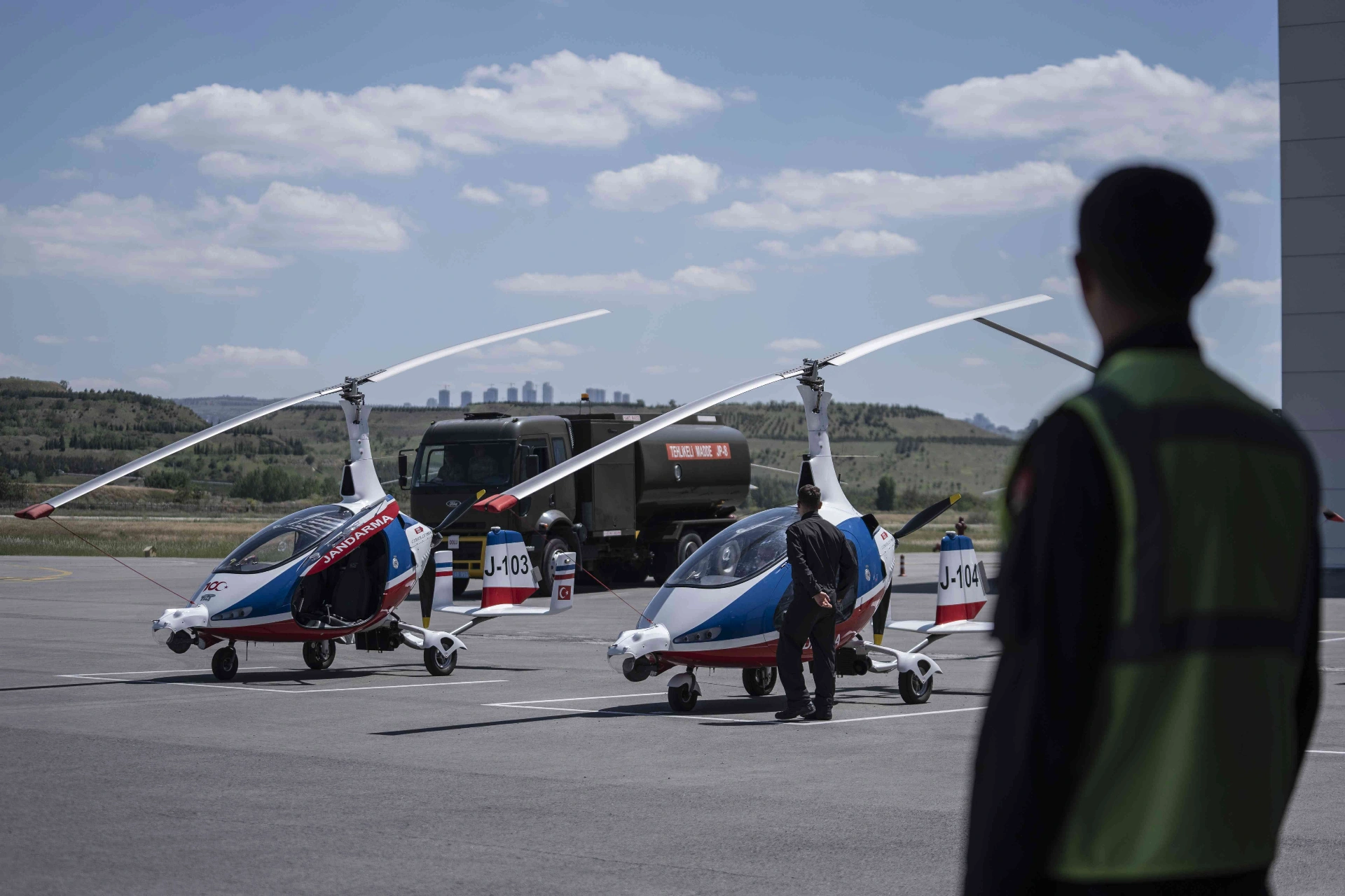 Trafikten arama kurtarmaya kadar pek çok görevde kullanılan jandarma cayrokopterleri,
