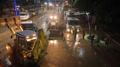 Trabzon’da yaşanan sel sonrası Beşirli ve Moloz mevkilerinde Büyükşehir Belediyesi