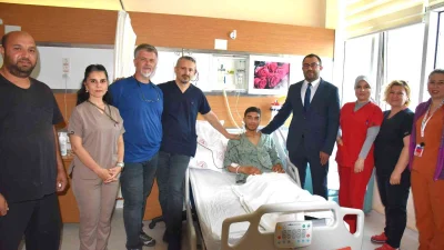 Çanakkale'de kalbinde doğuştan delik bulunan 15 yaşındaki çocuk, göğüs kemiği