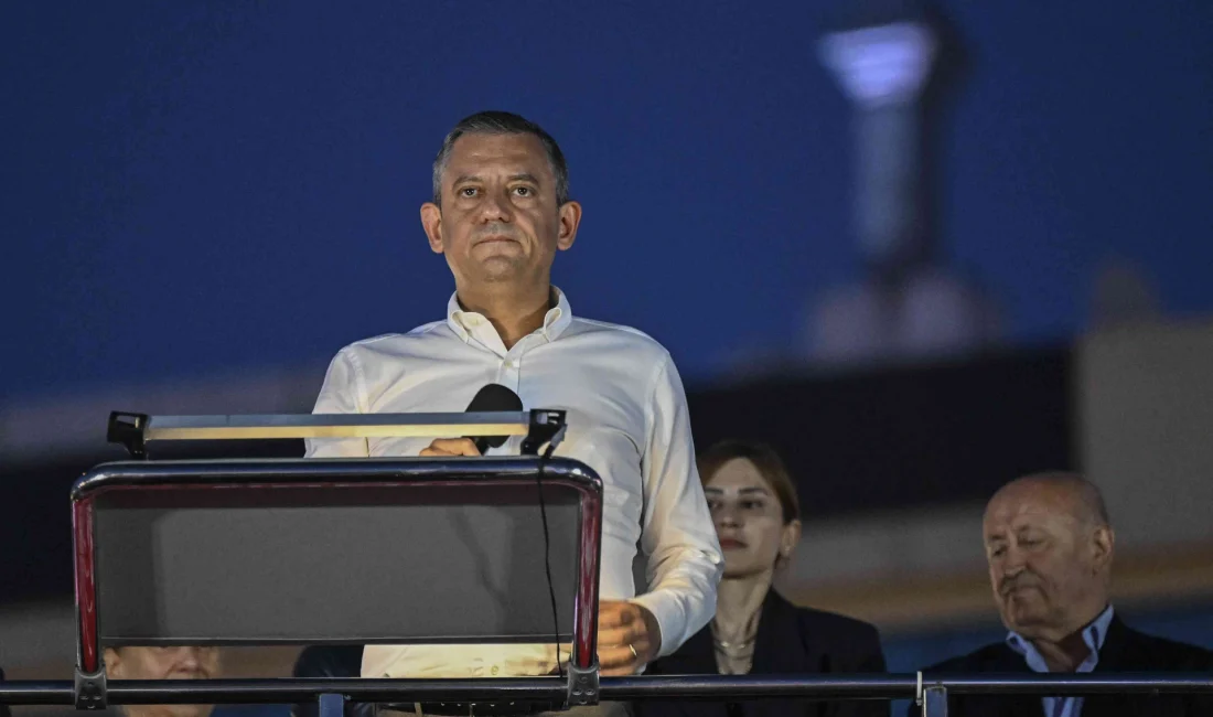 CHP Genel Başkanı Özgür Özel, Gaziosmanpaşa’da düzenlenen mitingde iktidara sert