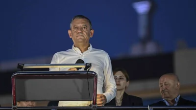 CHP Genel Başkanı Özgür Özel, Gaziosmanpaşa’da düzenlenen mitingde iktidara sert