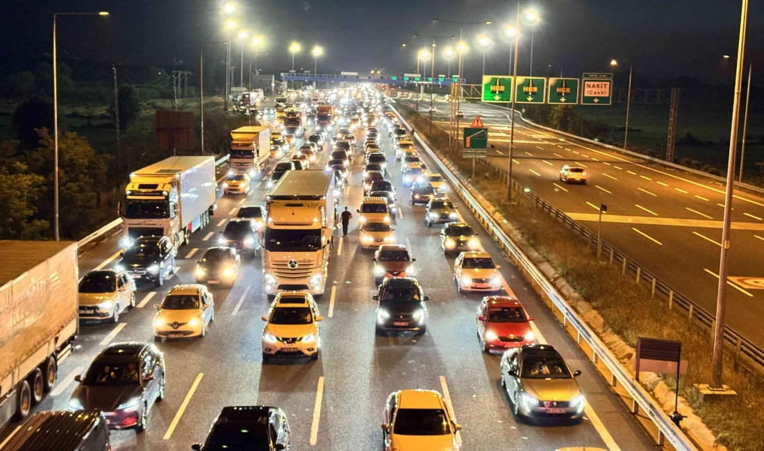 Anadolu Otoyolu’nda Bayram Yoğunluğu: Bolu ve Düzce’de Trafik Akıcı Yoğunlukta Kurban Bayramı tatili için yola çıkan vatandaşlar, Anadolu Otoyolu’nun Bolu
