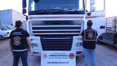 Ticaret Bakanlığı Gümrük Muhafaza ekipleri, Gaziantep-Şanlıurfa Otoyolu’nda 12,5 ton kaçak