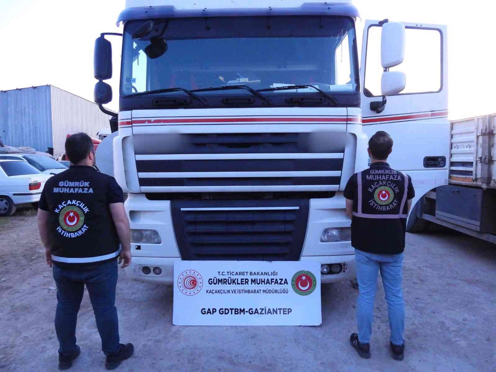 Ticaret Bakanlığı Gümrük Muhafaza ekipleri, Gaziantep-Şanlıurfa Otoyolu’nda 12,5 ton kaçak