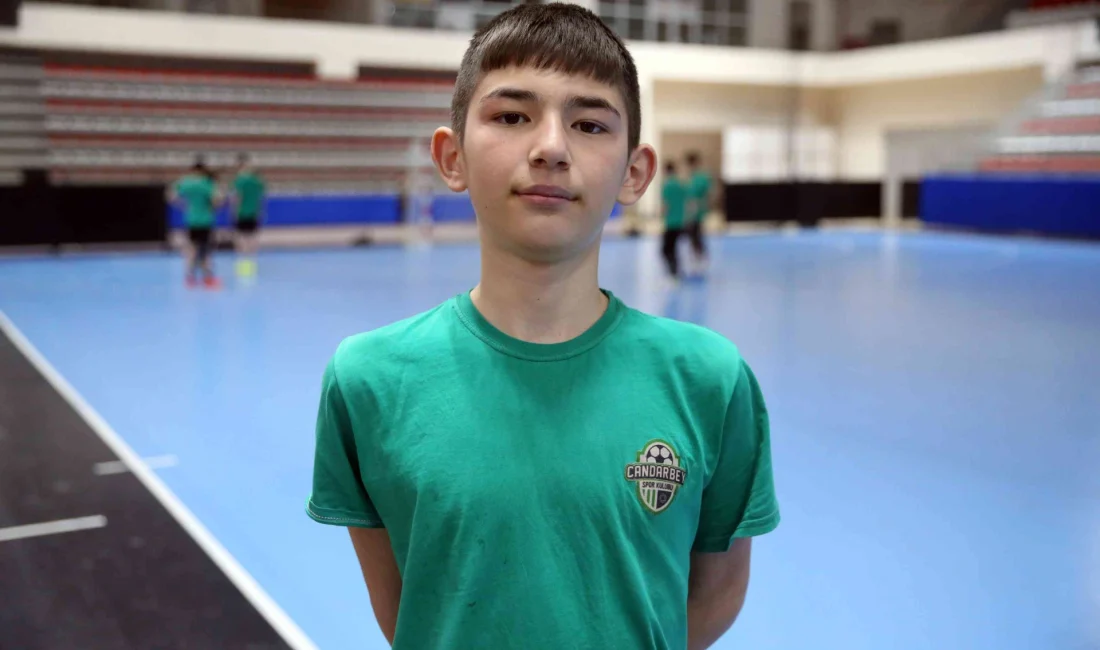 Tek Eliyle Engel Tanımıyor: Genç Hentbolcu Metehan’dan İlham Veren Başarı Kastamonu’da doğuştan tek elli genç sporcu Metehan Şekerci, hentboldaki azmiyle