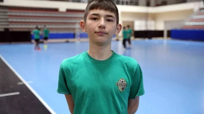 Kastamonu’da doğuştan tek elli genç sporcu Metehan Şekerci, hentboldaki azmiyle