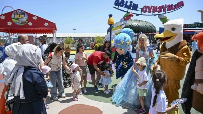 Bayramın ikinci gününde İstanbul’daki eğlence parkları, çocuklarıyla eğlenmek isteyen ailelerin
