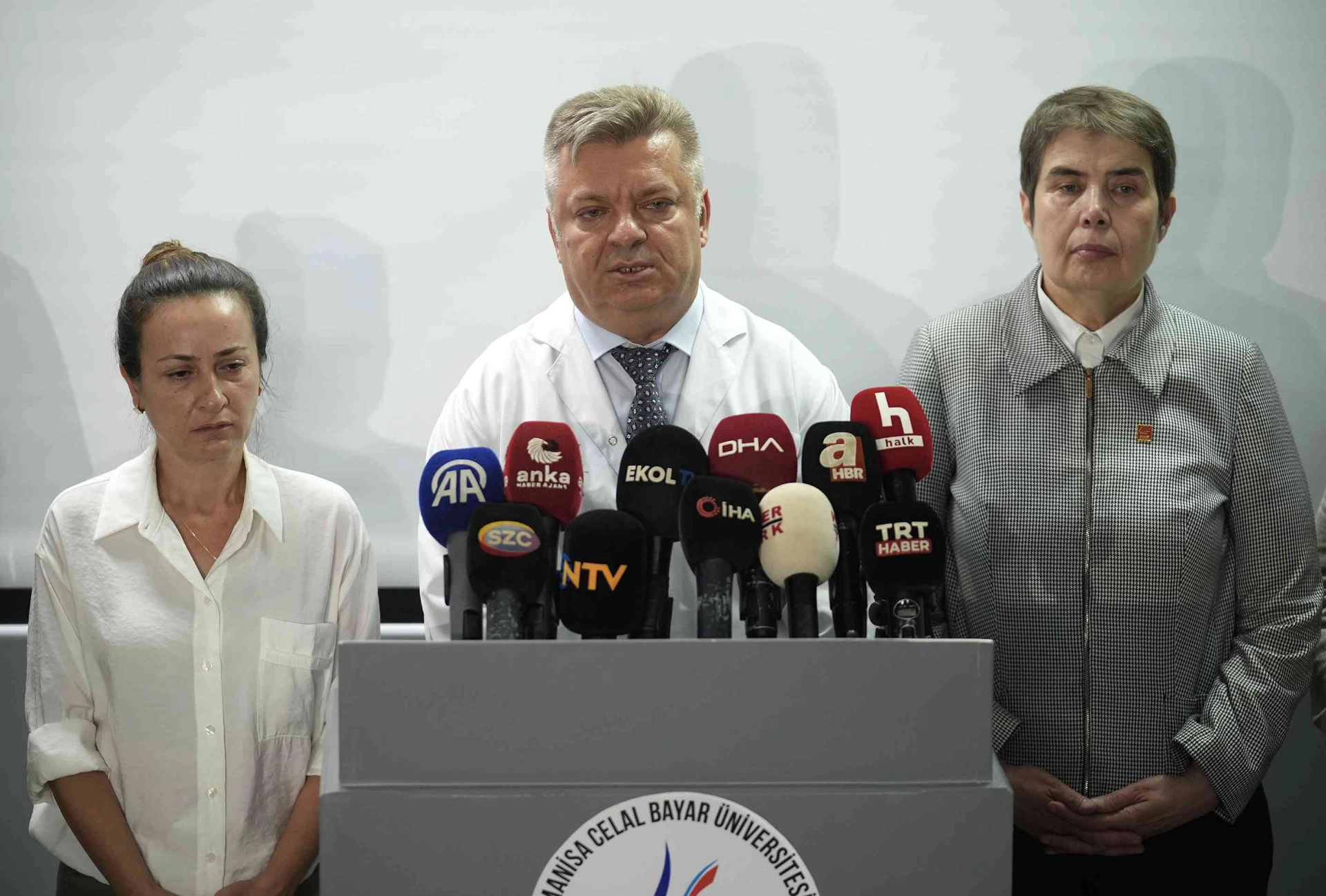 Manisa Büyükşehir Belediye Başkanı Ferdi Zeyrek, elektrik çarpması sonucu yoğun