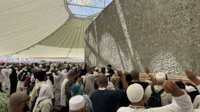 Kutsal topraklarda hac ibadetini sürdüren yüz binlerce Müslüman, Kurban Bayramı'nın