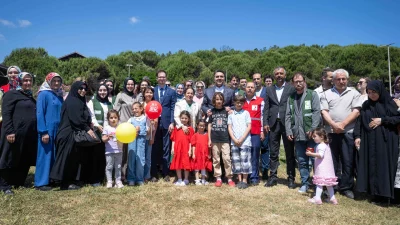 Sarıyer'de düzenlenen dijital detoks temalı etkinlikte aileler ekranlardan uzaklaşarak birlikte