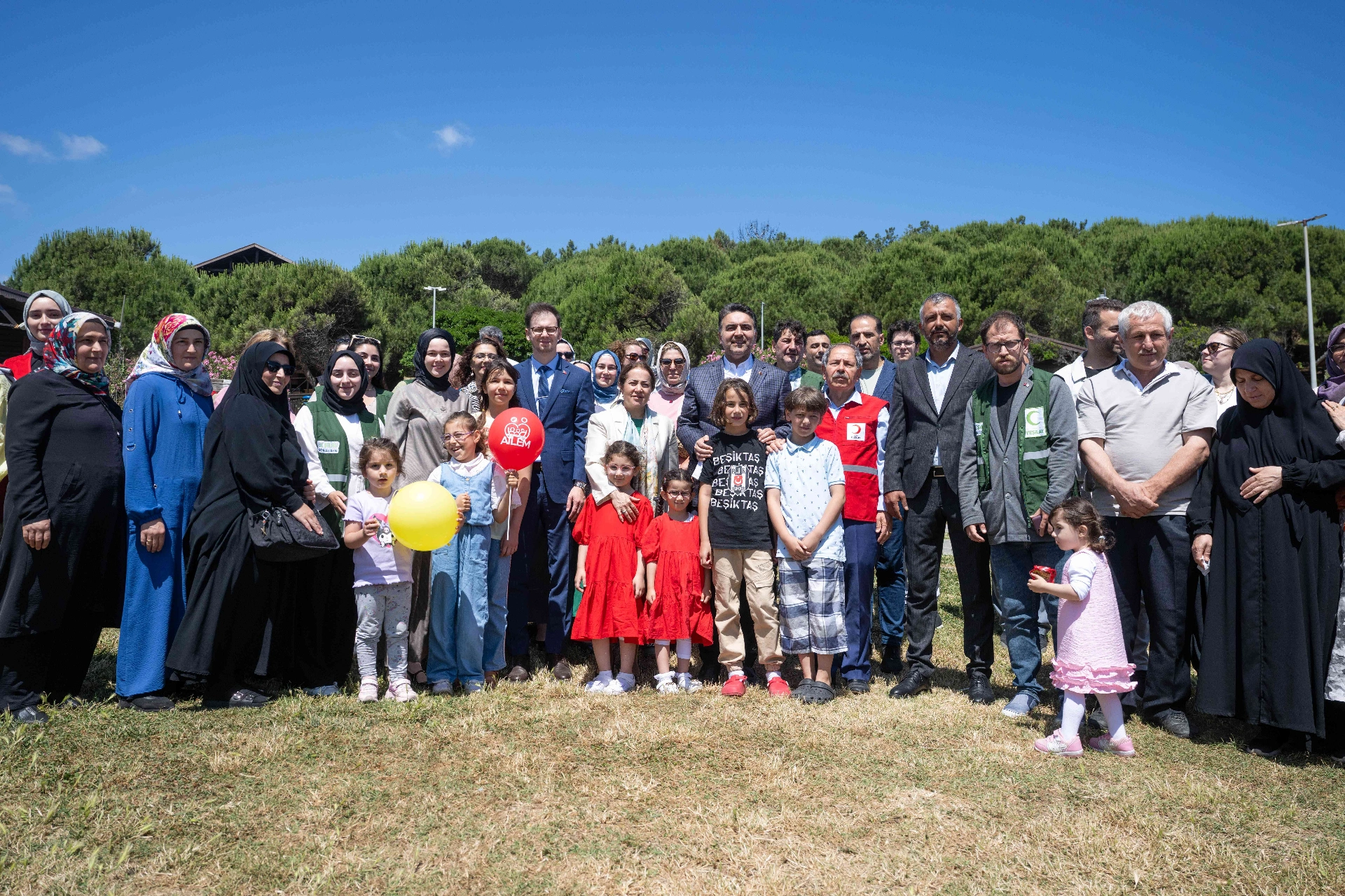 Sarıyer'de düzenlenen dijital detoks temalı etkinlikte aileler ekranlardan uzaklaşarak birlikte