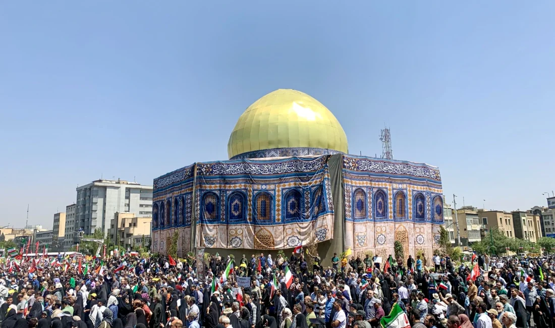  İran halkı, İsrail saldırılarına karşı silahlı kuvvetlerin daha güçlü