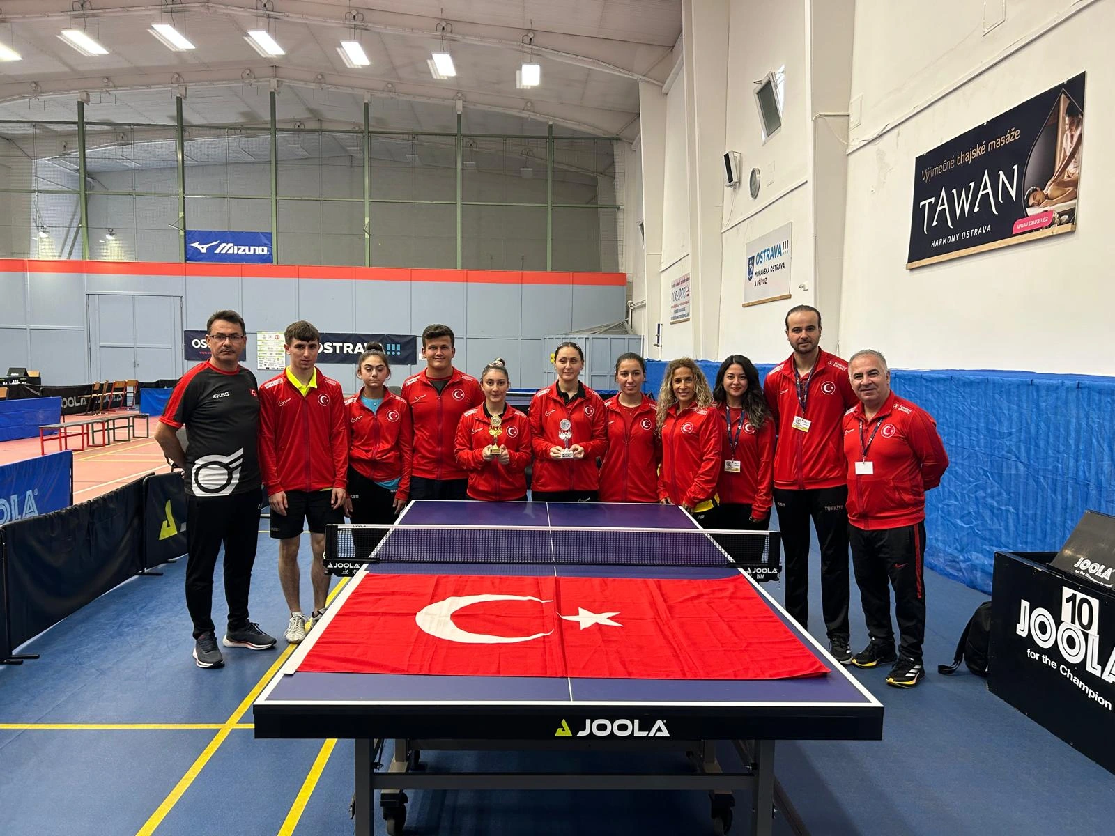 Çekya’daki uluslararası para masa tenisi turnuvasında milli sporcularımız Ebru Acer