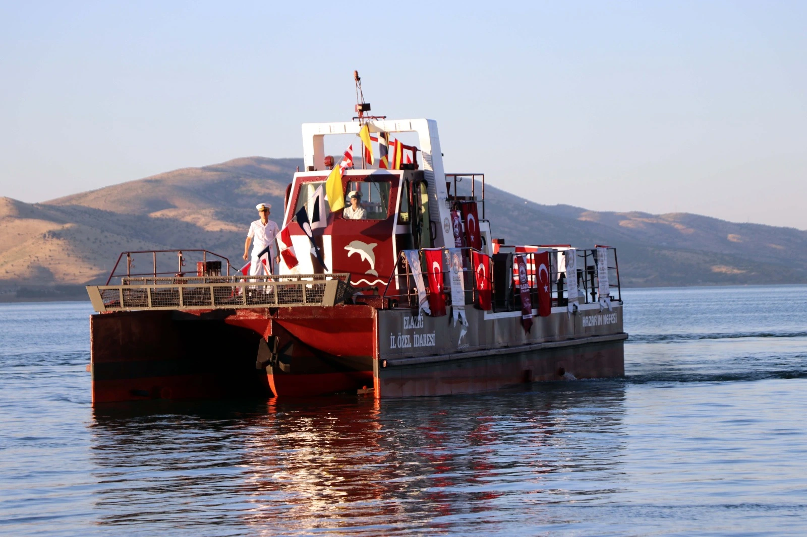 Hazar Gölü’nde su yüzeyi ve dip temizliği yapacak “Hazar’ın Nefesi”