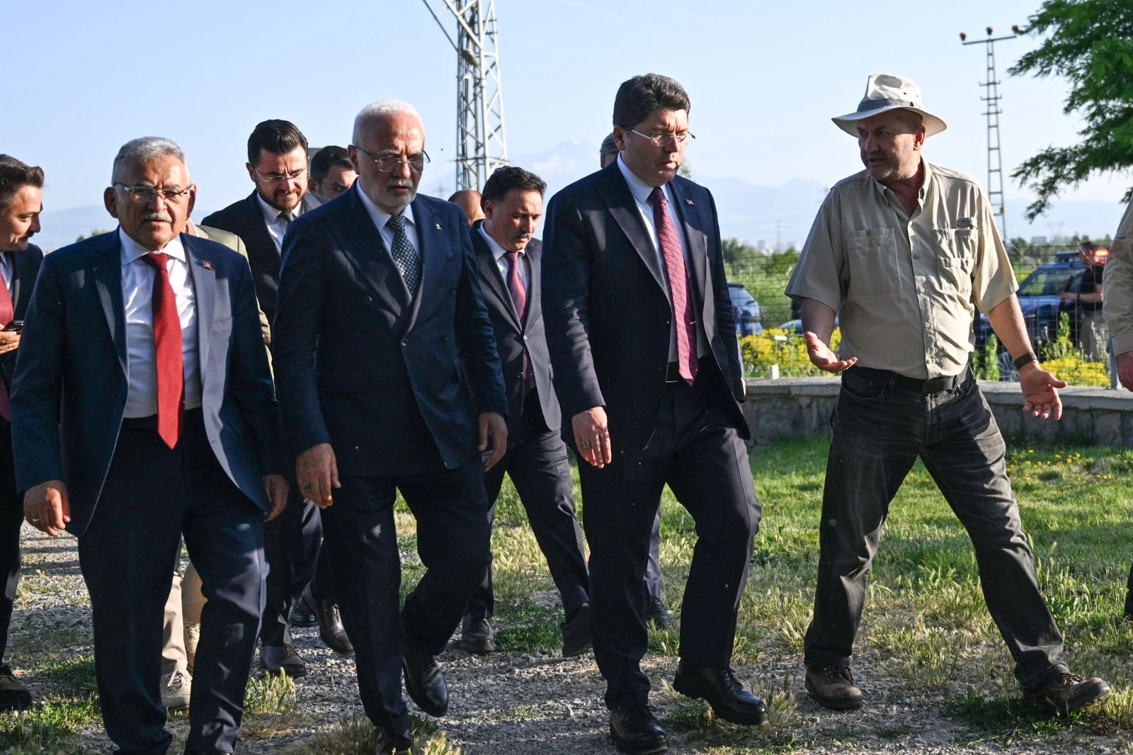 Adalet Bakanı Yılmaz Tunç, Kayseri’de çeşitli temaslarda bulunarak şehirdeki belediye