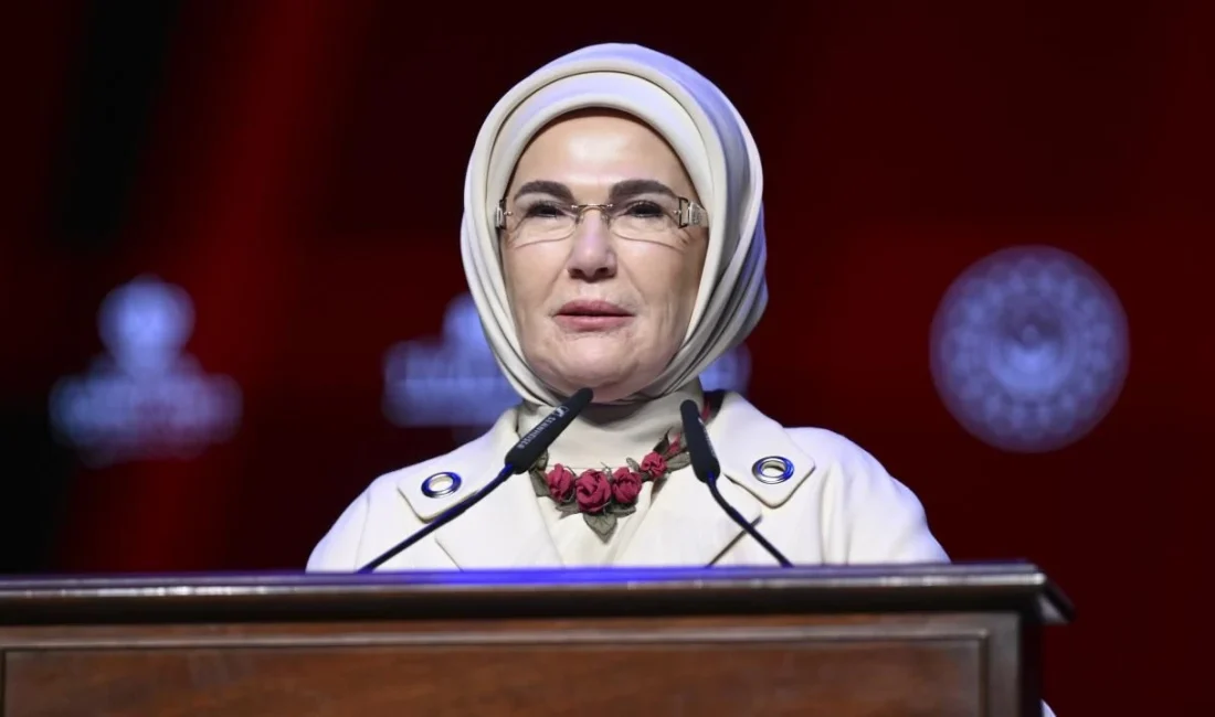  Emine Erdoğan, eğitim yılını tamamlayan öğrencilere başarı dileklerini ileterek