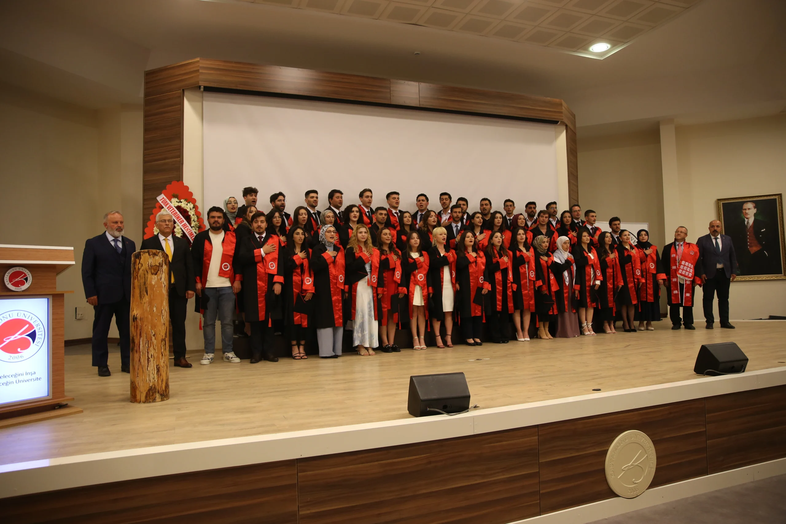  Ali Eroğlu, orman yangınlarında zarar gören hayvanlara destek için