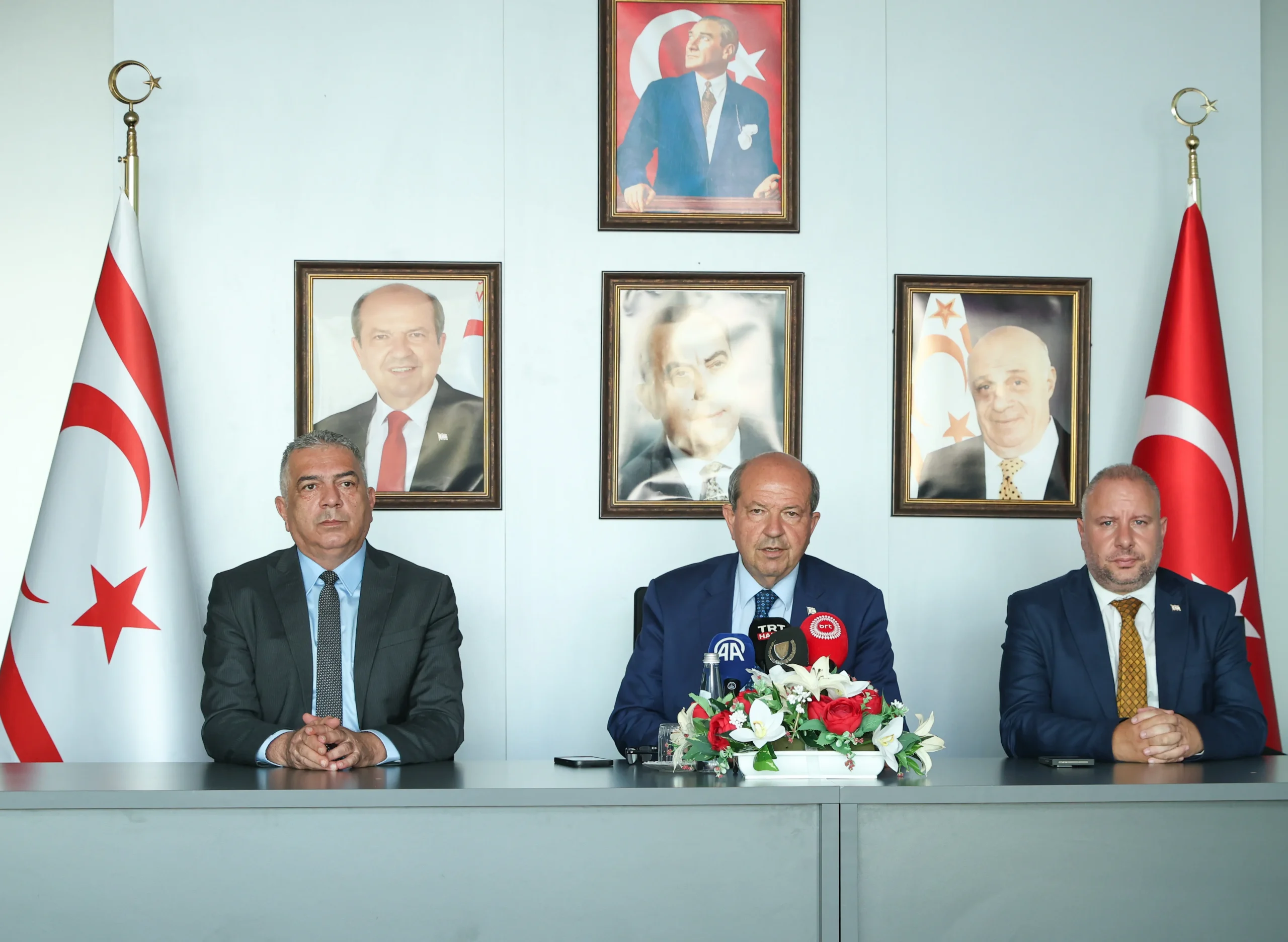  Cumhurbaşkanı Tatar, İngiltere temaslarının ardından KKTC’de yaptığı açıklamada, doğrudan