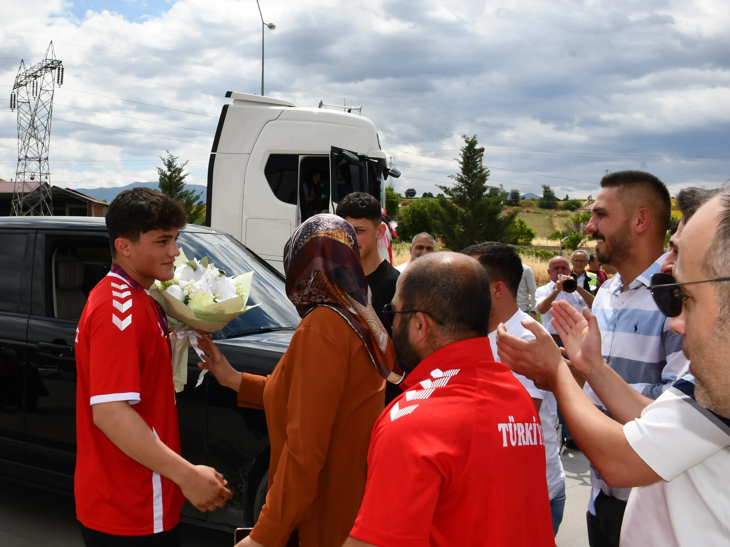  Altın madalya kazanan Yusuf Yaser Aksu, Vezirköprü’de büyük bir