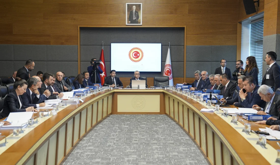 Halkbank 2025’te Aktif Büyüklüğünü 3,2 Trilyon Liraya Taşıdı TBMM KİT Komisyonu’nda konuşan Halkbank Genel Müdürü Osman Arslan,