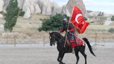  Kapadokya’nın eşsiz atmosferinde başlayan festival, atlı geçit ve cirit