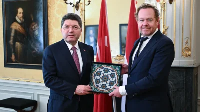  Bakan Tunç, Hollanda ile adli işbirliği görüşmelerinde bulundu, 2005’te