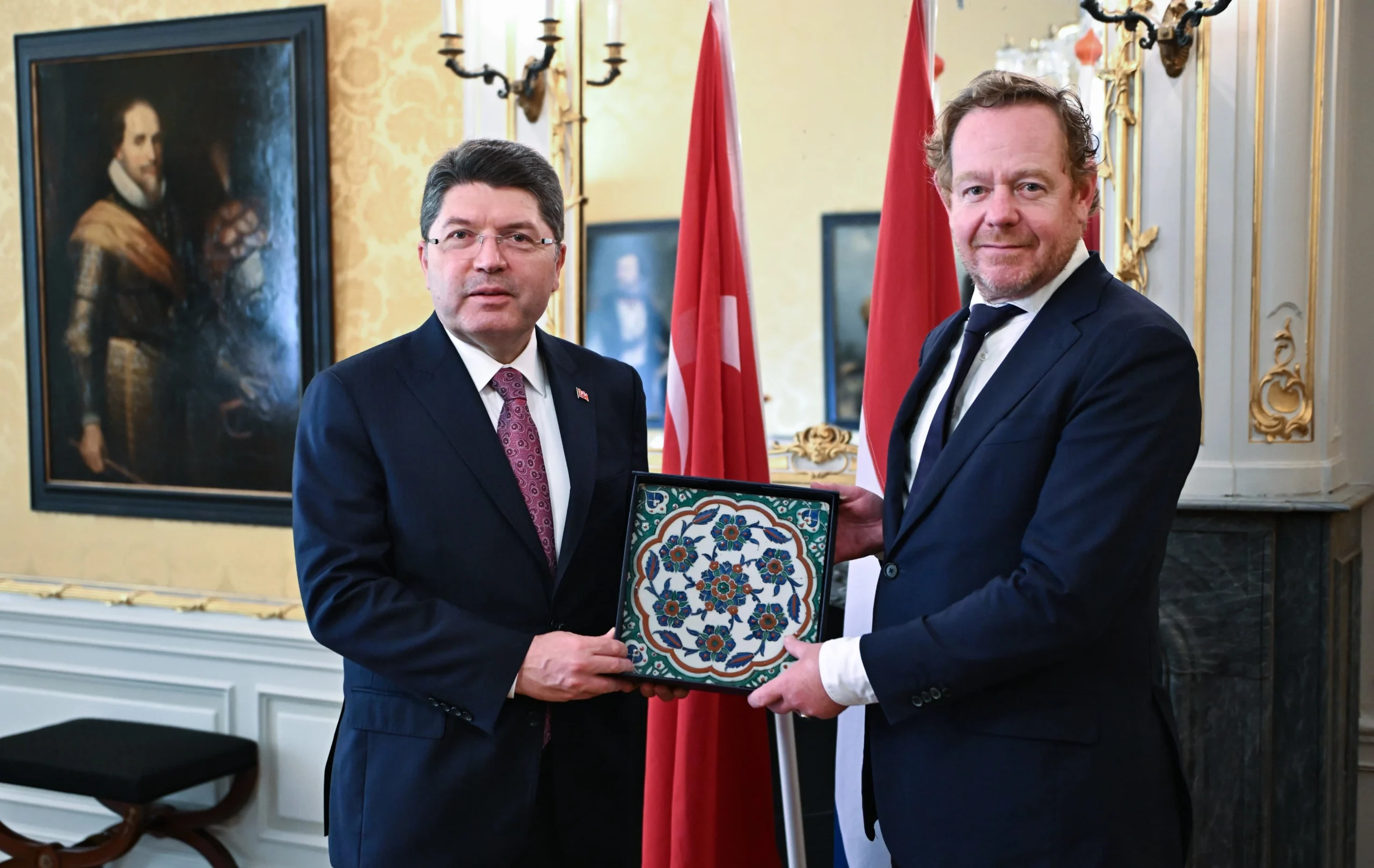  Bakan Tunç, Hollanda ile adli işbirliği görüşmelerinde bulundu, 2005’te