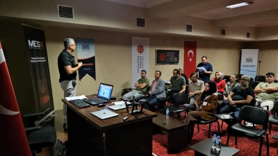  Erzincan’da düzenlenen eğitim programında gazeteciler, yapay zeka teknolojileriyle donatılmış