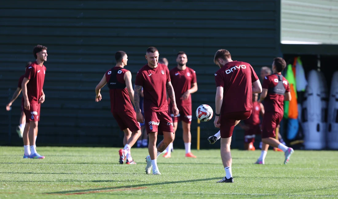 Trabzonspor Sezona Hazırlıklarını Tempolu Sürdürdü Trabzonspor, yeni sezon çalışmaları kapsamında antrenmanlarını Teknik Direktör Fatih Tekke
