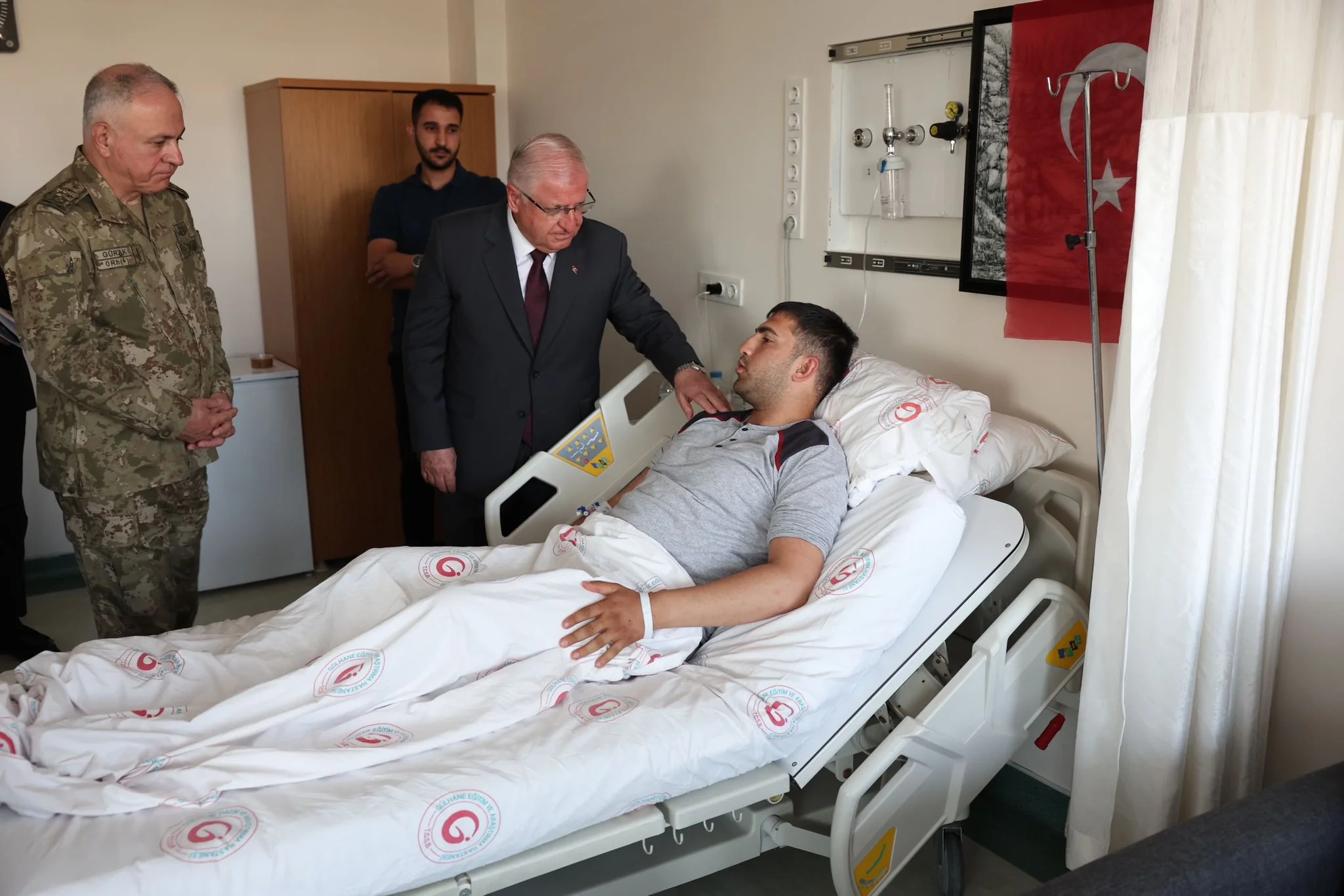  Milli Savunma Bakanı Yaşar Güler, metan gazından zehirlenen askerleri