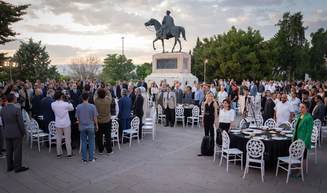  Etnografya Müzesi'nde düzenlenen muharrem ayı iftarında, birlik ve kardeşlik