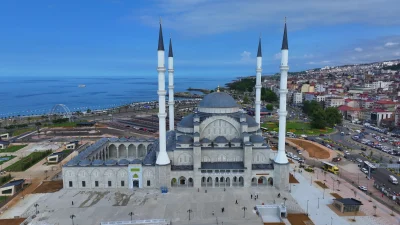  Trabzon Valisi Aziz Yıldırım, sahil şeridinde inşa edilen ve