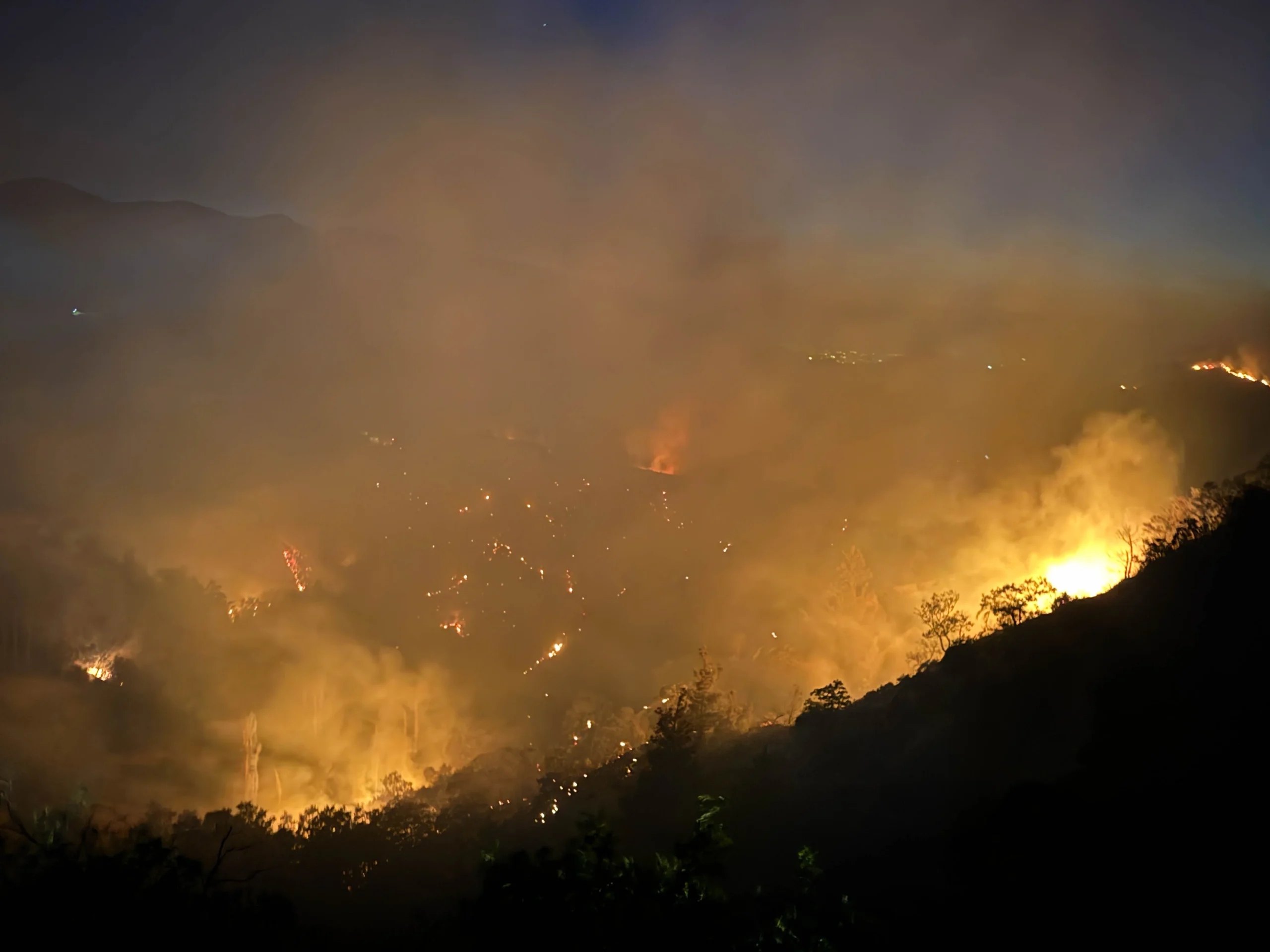 Uşak ve Manisa’da etkili olan orman yangınları nedeniyle bazı bölgeler