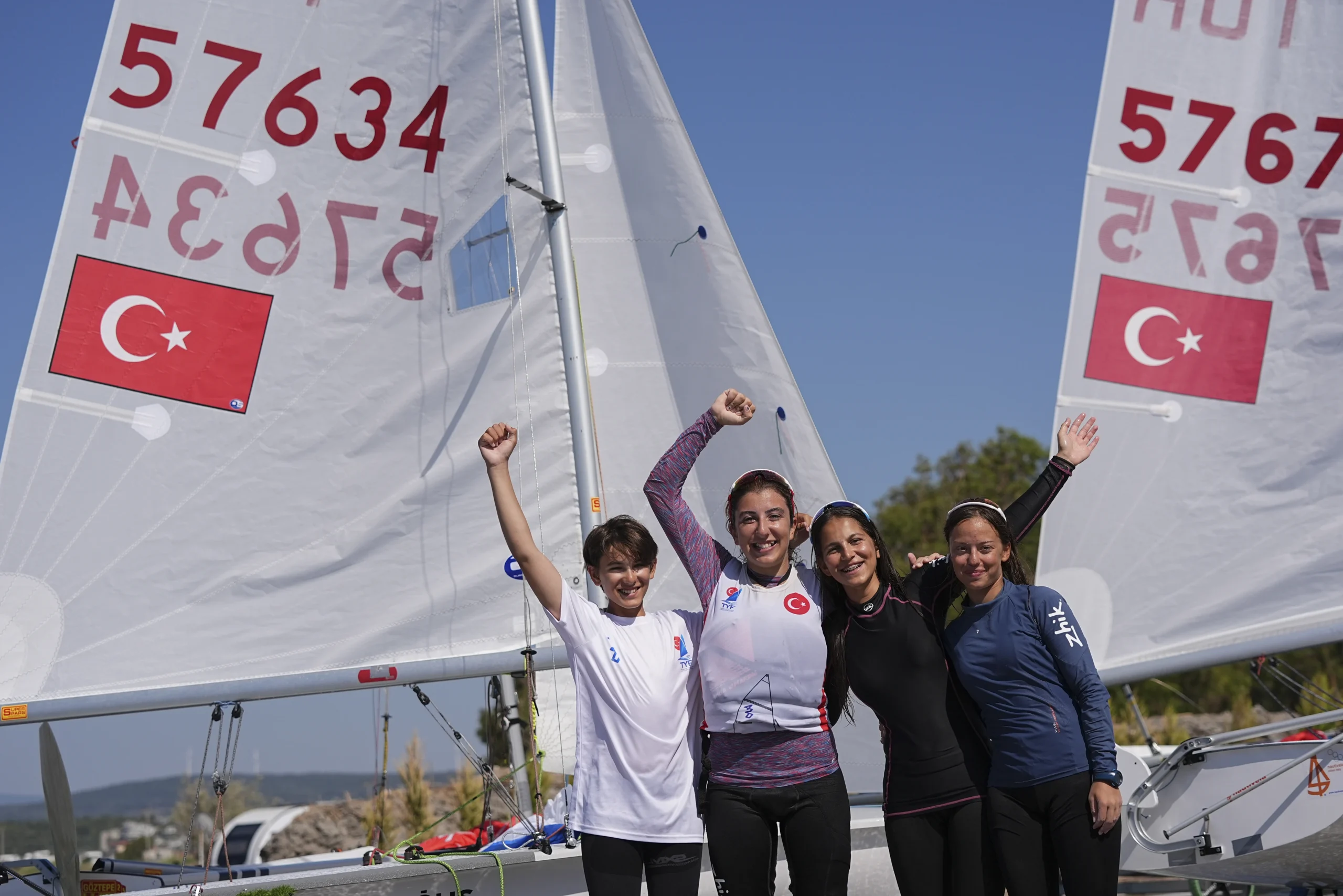 İzmir’in Urla ilçesinde düzenlenen 420 Dünya Şampiyonası’nda Türkiye, genç yelkencileriyle