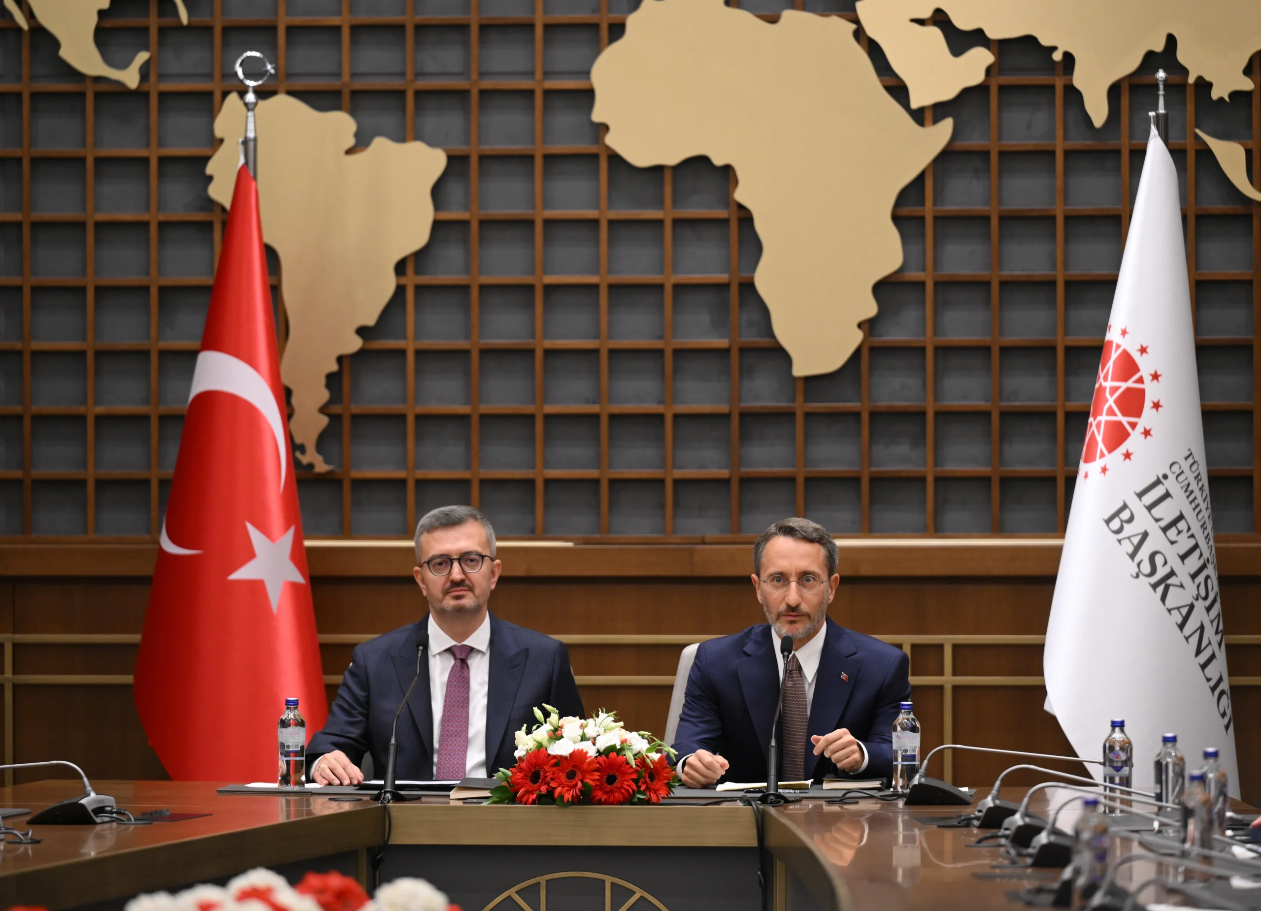 Cumhurbaşkanlığı İletişim Başkanlığı görevine atanan Burhanettin Duran, düzenlenen törenle görevi