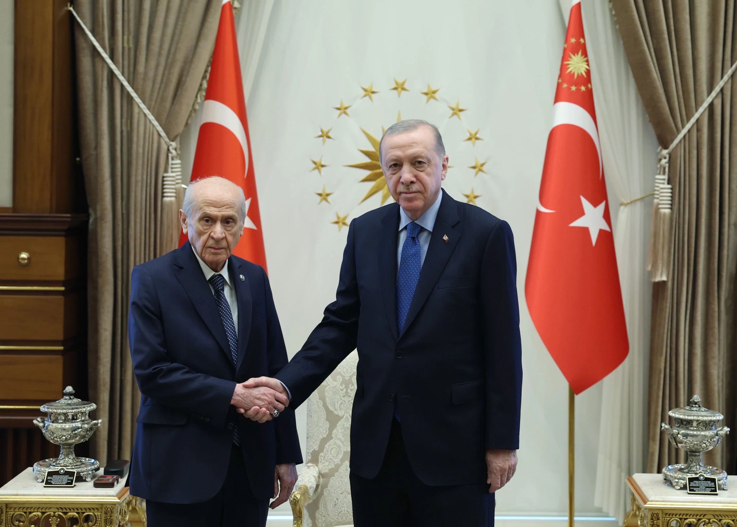 Cumhurbaşkanı Erdoğan ile MHP Genel Başkanı Bahçeli, Cumhurbaşkanlığı Külliyesi'nde bir