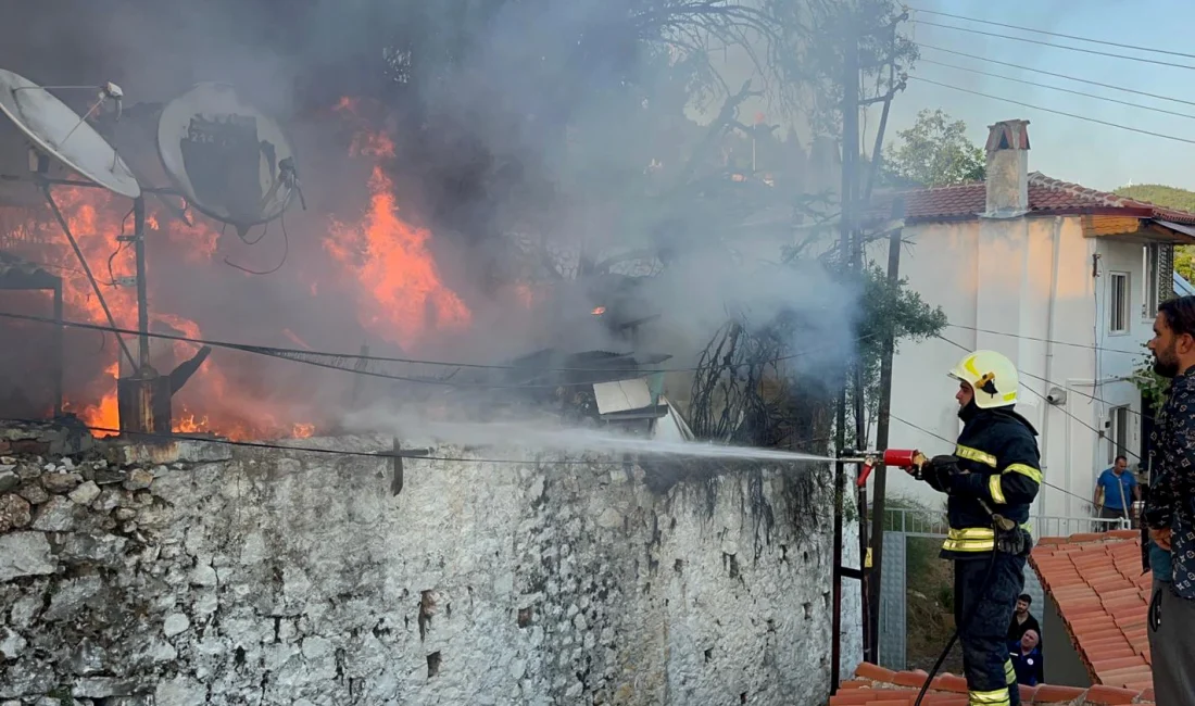 Muğla’da Müstakil Ahşap Evde Yangın: Ev Kullanılamaz Hale Geldi Muğla’nın Menteşe ilçesinde çıkan yangın, ahşap müstakil evi kül etti.