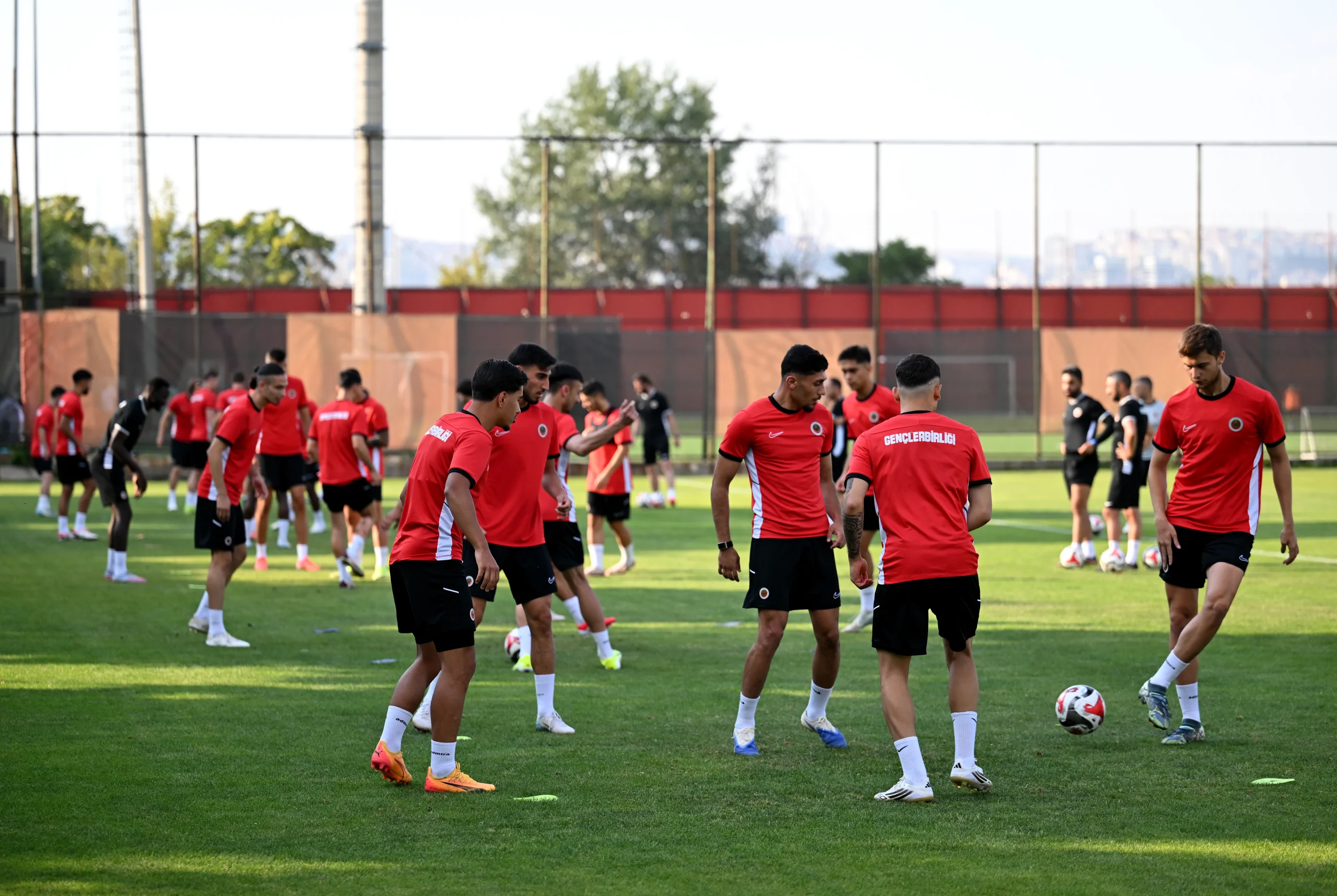 Süper Lig’e yeniden yükselen Gençlerbirliği, hem ligde kalıcı olmayı hem