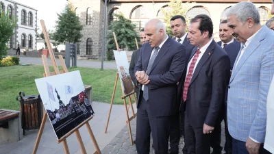 Diyarbakır'da, Srebrenitsa soykırımının 30. yılına özel açılan sergide, 1995'te yaşanan