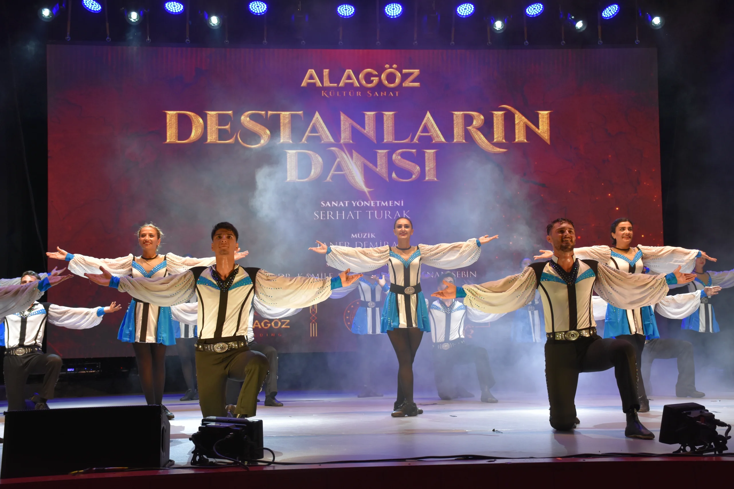 Trabzon’da sahnelenen “Destanların Dansı” gösterisi, Türk tarihinin destanlarını dans ve
