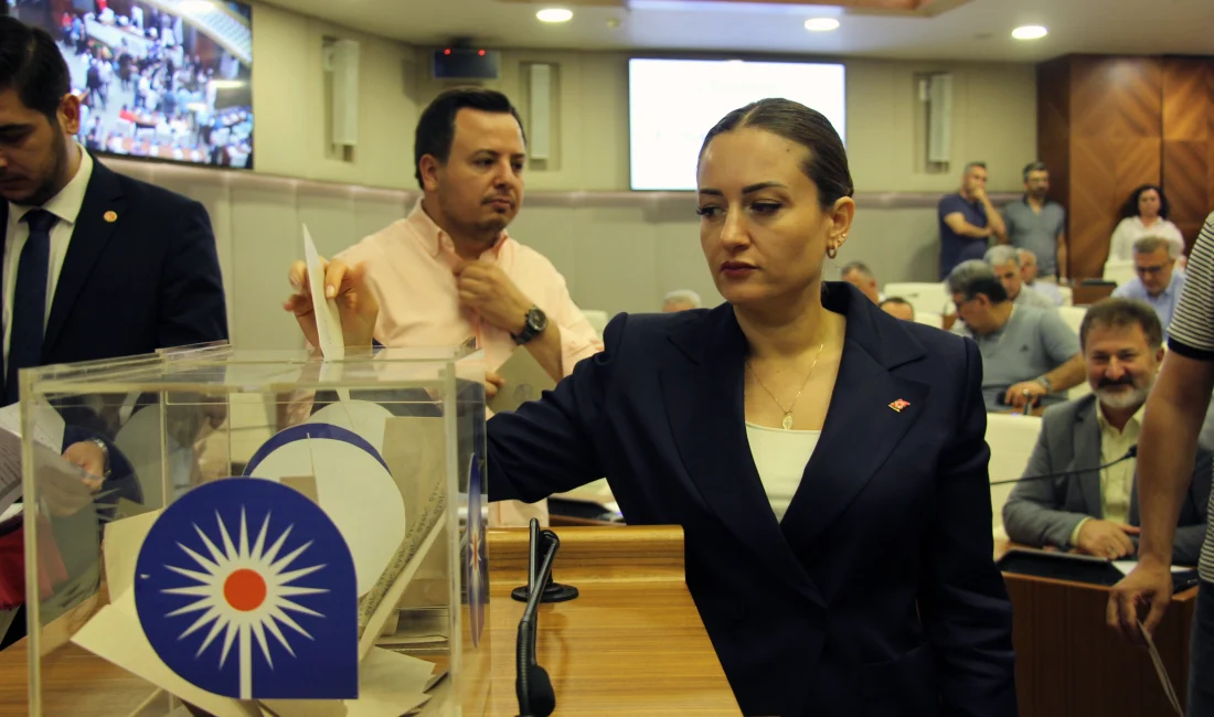 Antalya Büyükşehir Belediyesi Başkanvekilliğine Büşra Özdemir Seçildi Antalya Büyükşehir Belediye Meclisi, Muhittin Böcek’in görevden uzaklaştırılmasının ardından başkanvekilliğine