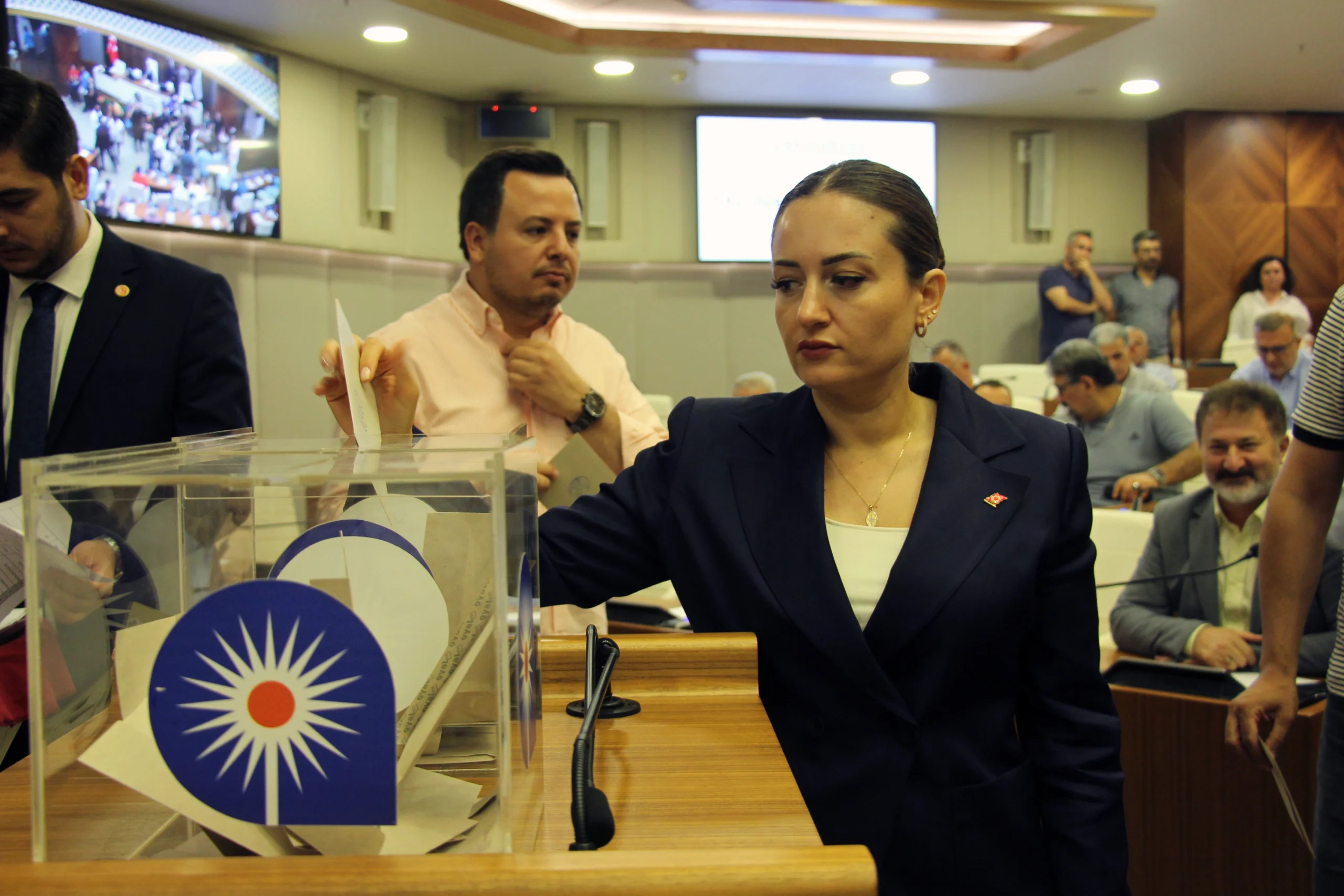 Antalya Büyükşehir Belediye Meclisi, Muhittin Böcek’in görevden uzaklaştırılmasının ardından başkanvekilliğine