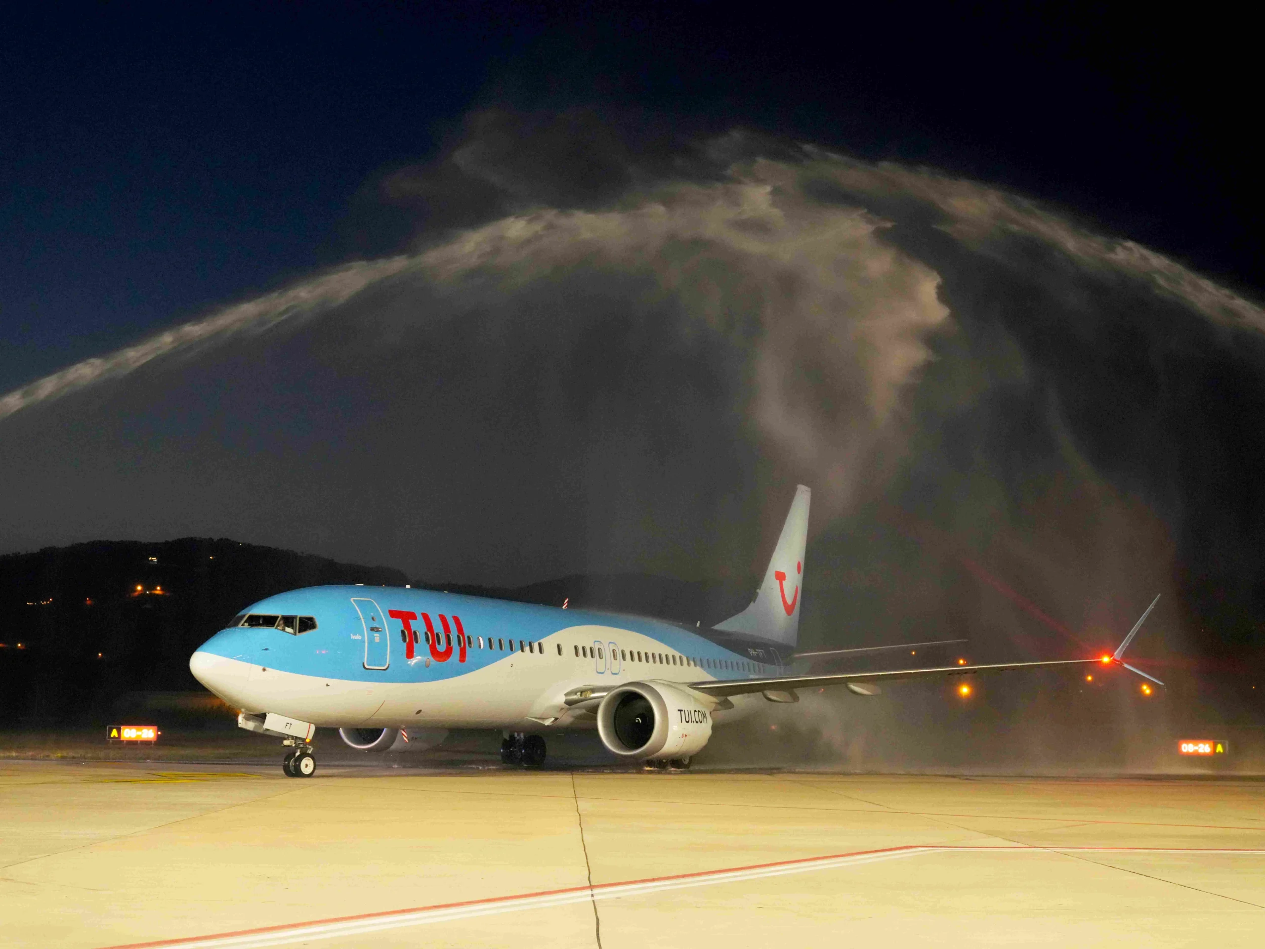 Gazipaşa-Alanya Havalimanı’ndan Amsterdam’a yapılan direkt uçuşlar, TUI ve Corendon’un katkısıyla